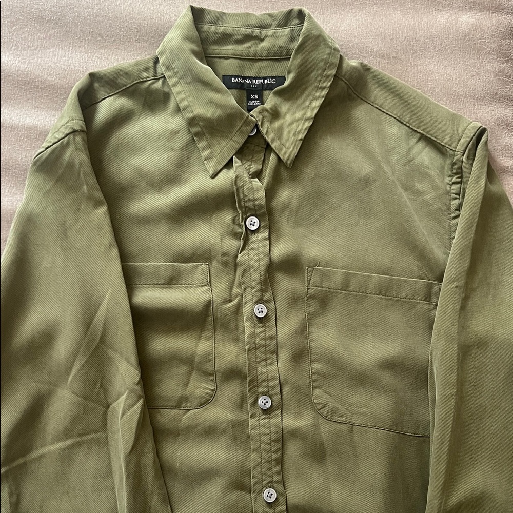 Banana woman Republic Men's Sage Green Button-Down Shirt